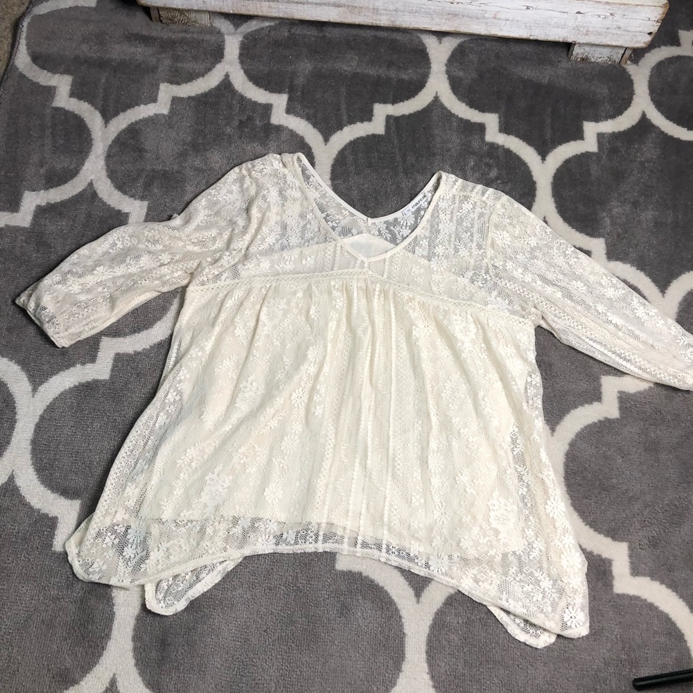 Maurices Blouse Womens Size 2 White Lace White Vneck Flowy Lined 3/4 Sleeve